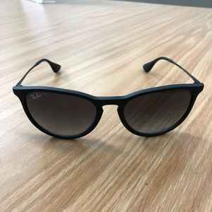 RAY BAN Black Erika Classic (EXCELLENT CONDITION)